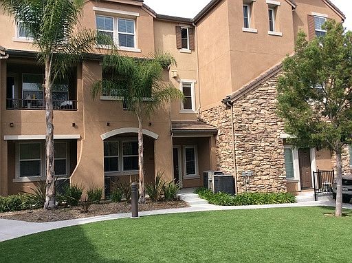 2nd image of 1812 Clare Ln