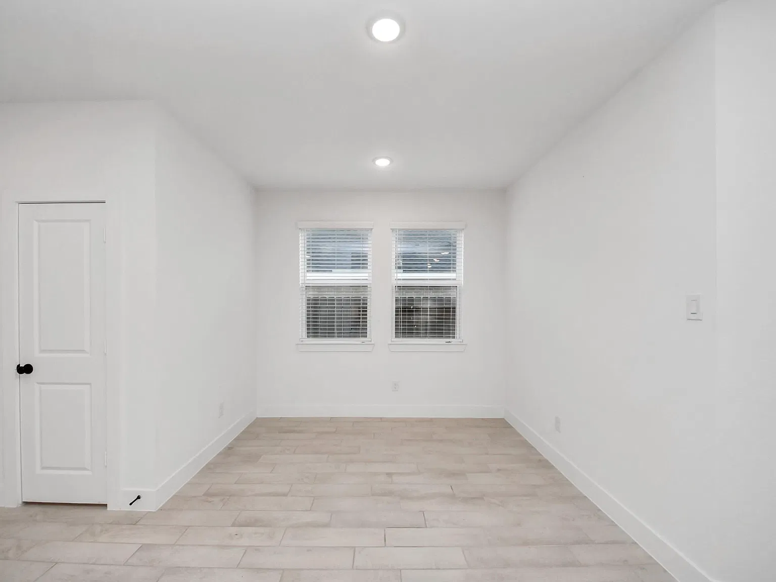 4 bed, 2.5 bath, 2201 sqft, $2,295 — Photo 3
