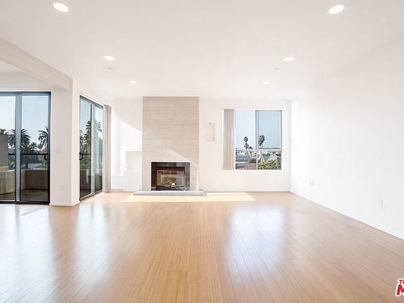 4th image of 871 Crenshaw Blvd Unit 403