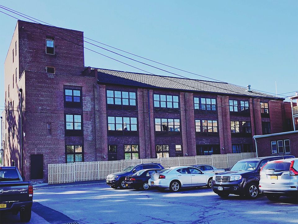 2nd image of 35 Van Nydeck Ave #Avenue206