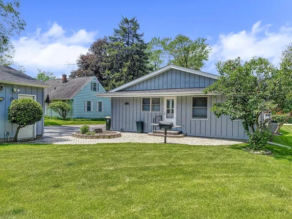 841 Rinear Rd, Antioch, IL 60002