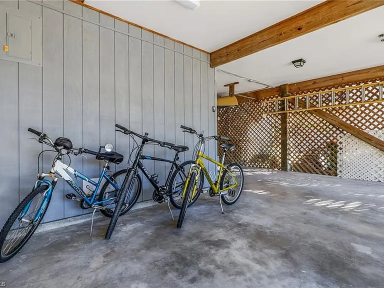 1282 Belaire Ct W — Photo 36