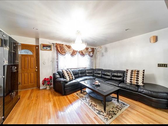 3rd image of 180 Boyd Ave Floor 1