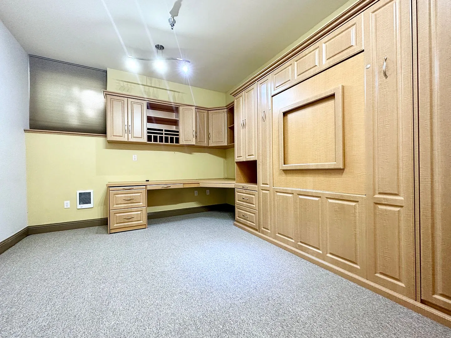 Stunning End-Unit Townhome In Cheswick Privacy, Space & Style! — Photo 3