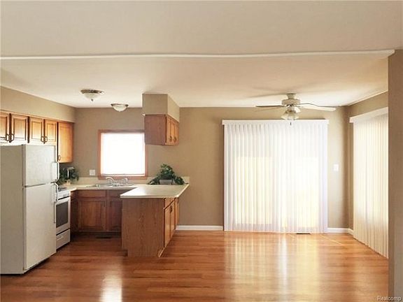 5th image of 41539 S I 94 Servce Dr
