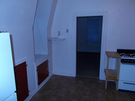 4th image of 527 1/2 E Pine St