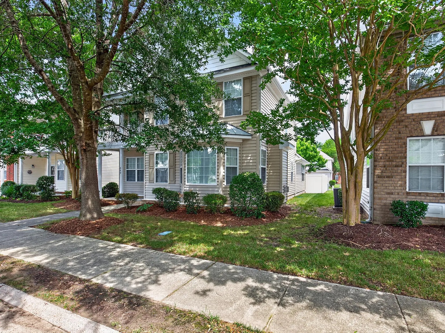 3 bed, 2.5 bath, 2119 sqft, $2,950 — Photo 3