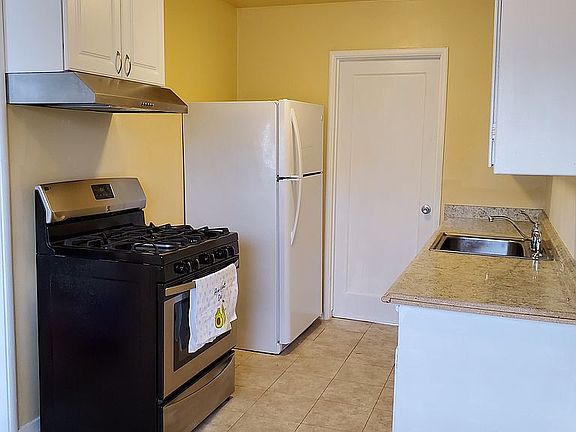 4th image of 20837 Garden Ave