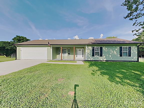 2nd image of 203 Summerfield Ln