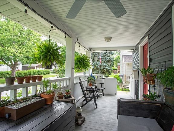 3rd image of 1000 Francis Ave