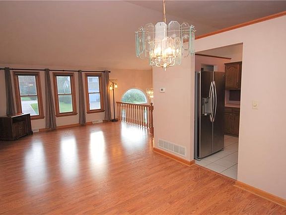 2nd image of 51 Regola Dr