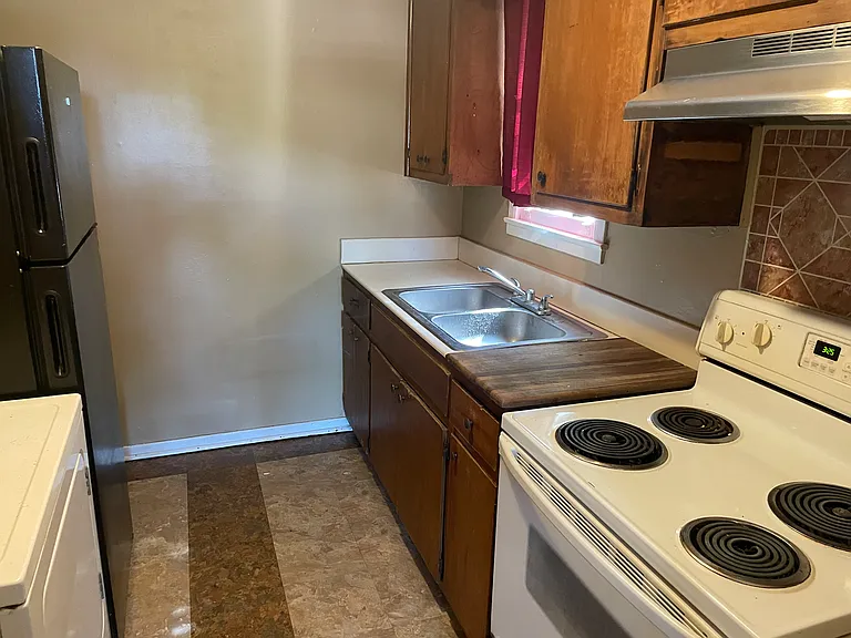 3802 Farwood Dr — Photo 2