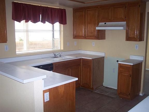 3rd image of 14224 Tuolumne Ct