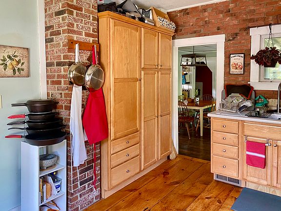 2nd image of 6 Shelby Ln