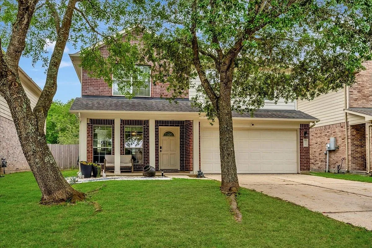 4 bed, 2.5 bath, 2485 sqft, $2,500 — Photo 1