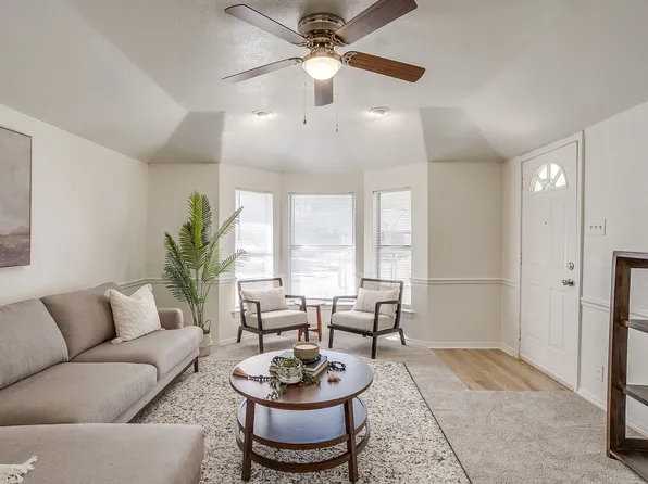 222 Cleveland St, Cleburne, TX 76031