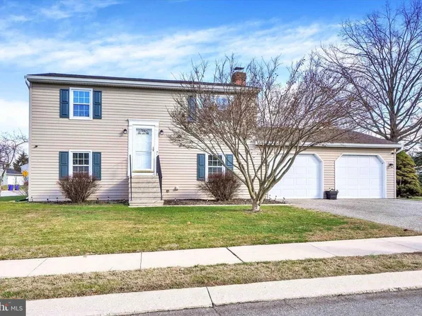 2270 Seneca Dr, York, PA 17408