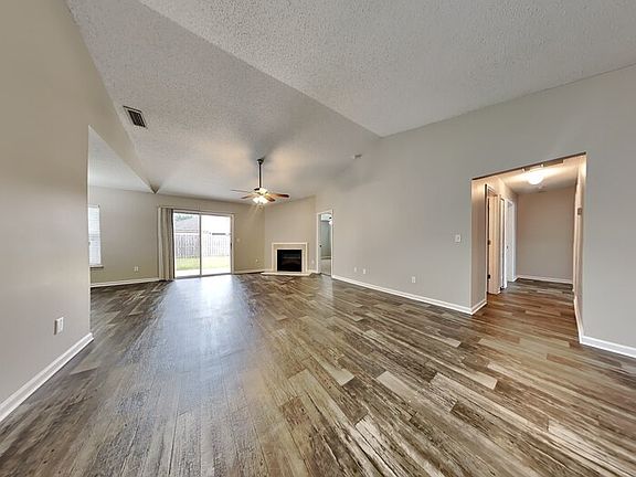 4th image of 6463 Silk Leaf Ln