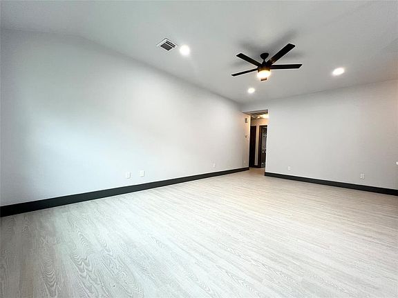 3rd image of 1322 Shadowlake Dr