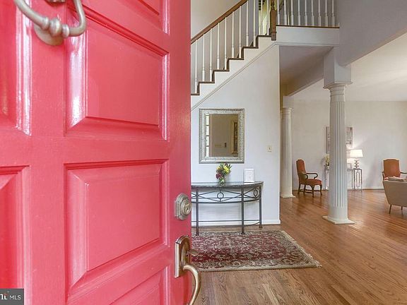 4th image of 7960 W Beach Dr NW