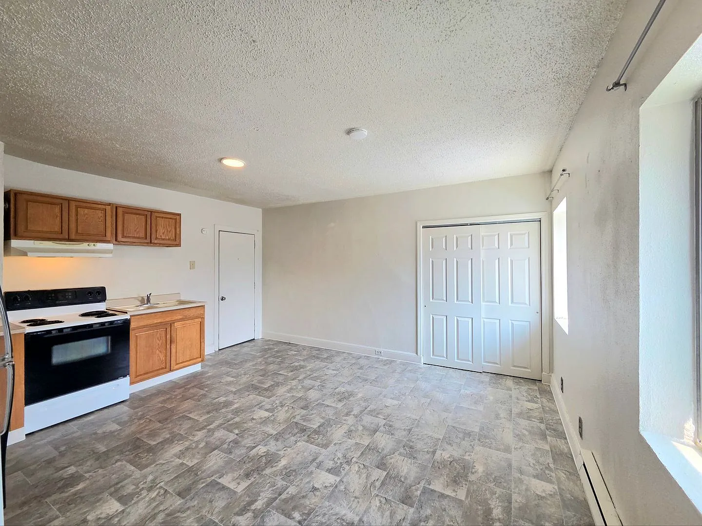 703 Pioneer St. Apts. — Photo 4