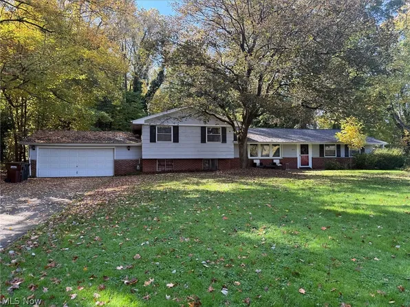 8257 Cricket Ln, Northfield, OH 44067