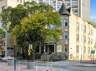 3927 N Clarendon Ave APT 1R, Chicago, IL 60613