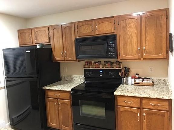 4th image of 98 Highwood Dr