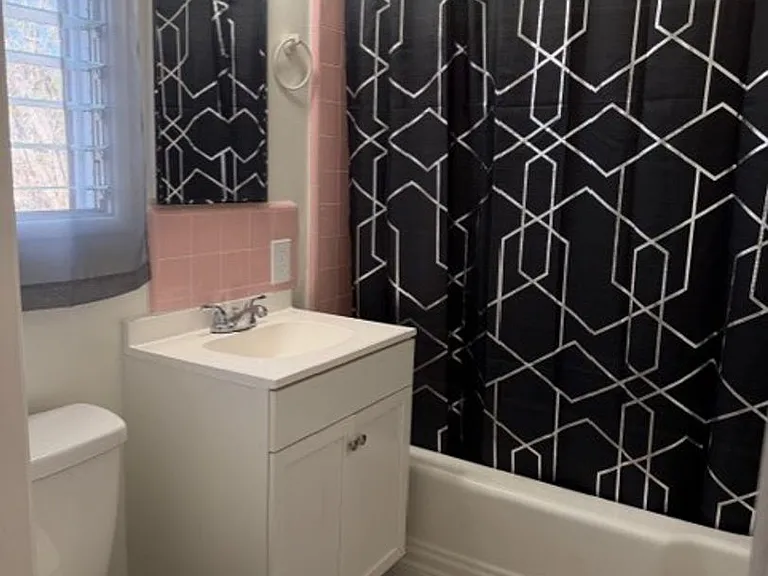 1055 Thompson Ave — Photo 14