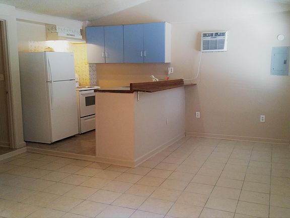 3rd image of 405A W Mimosa Dr