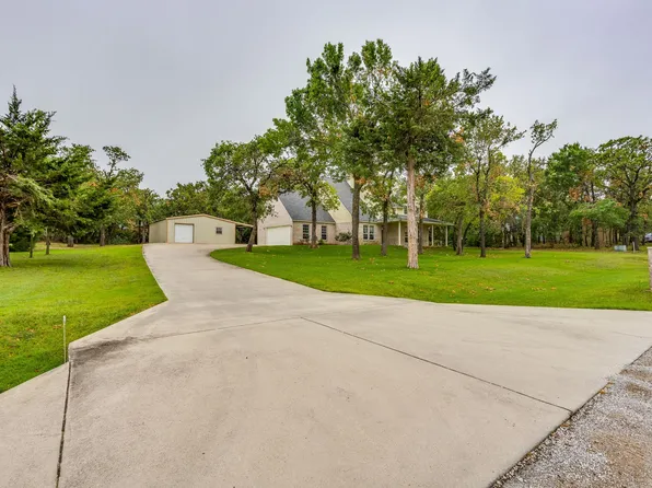 263 Oak Creek Cir, Springtown, TX 76082