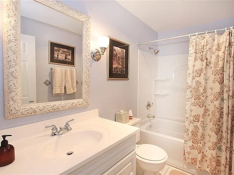 917 Madison St #203 — Photo 6