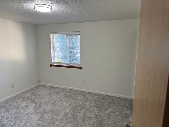 4th image of 2608-2610 SE 157th Ave #3
