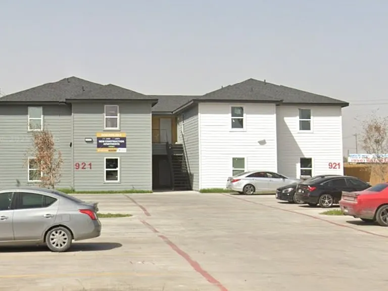 921 Jay Ave — Photo 8