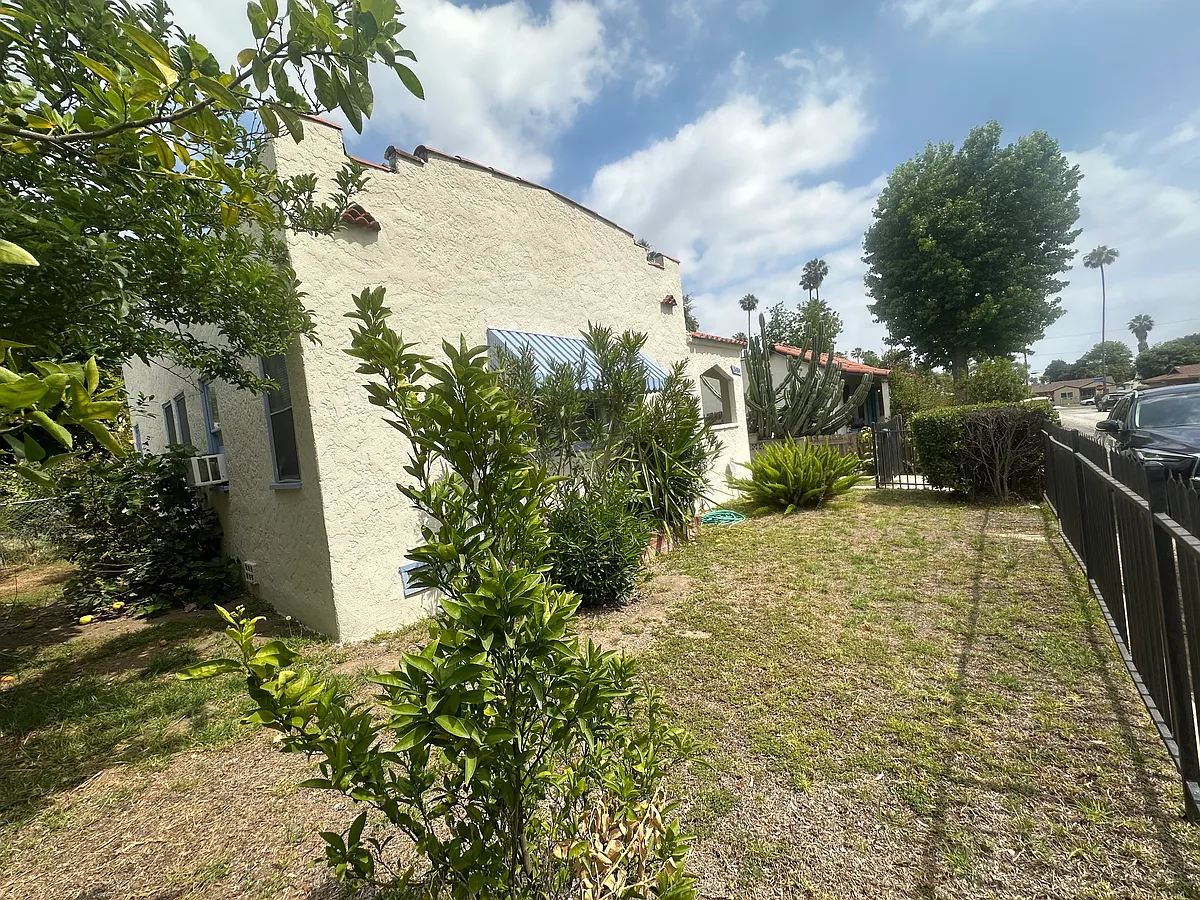 Building Photo - 2484 Saint Pierre Ave