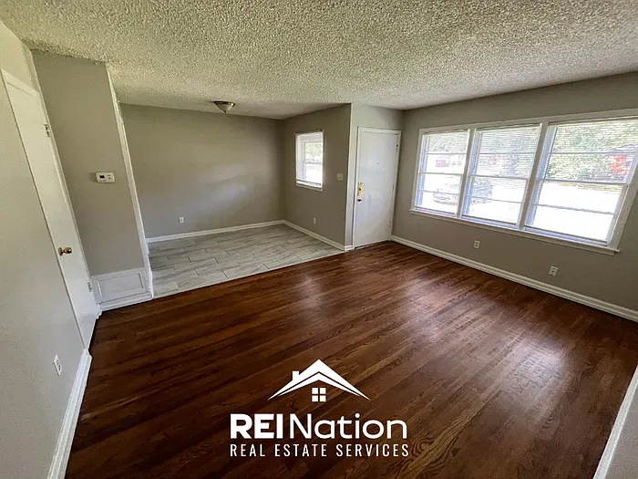 3 bed, 1.0 bath, 1249 sqft, $1,195 — Photo 3