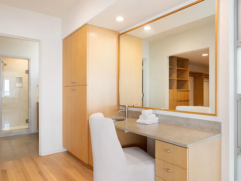 Plenty of space to get ready for a big day (or night).