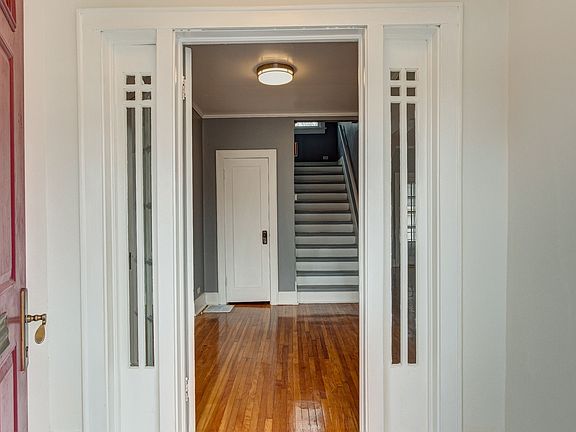 3rd image of 544 S Kelsey Ave