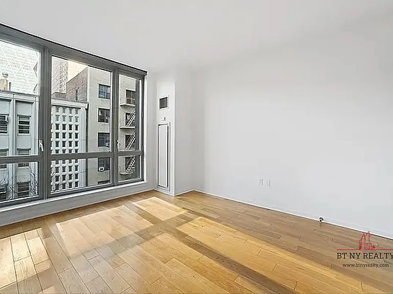 310 W 52nd St #5G — Photo 5