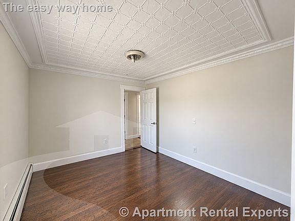 4th image of 27 Thacher St