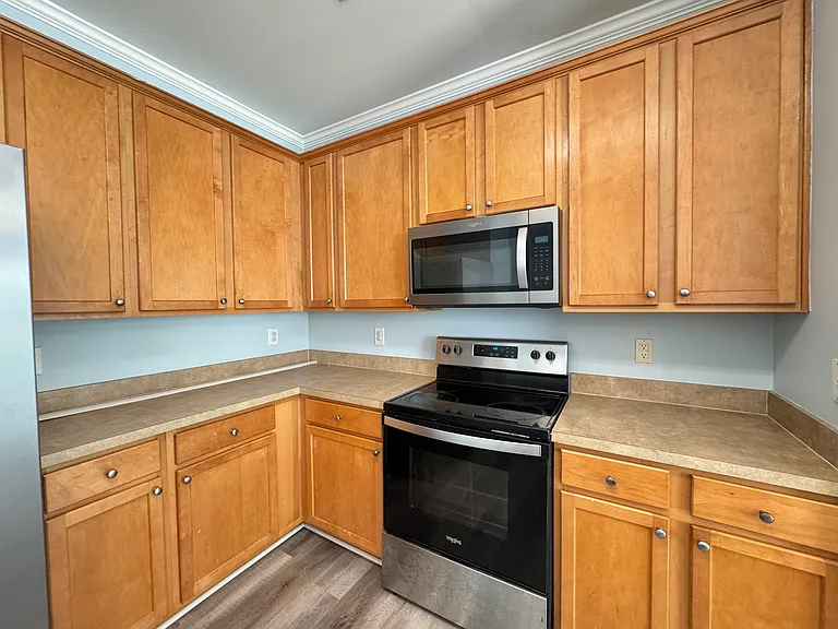 413 Hamlet Park Dr — Photo 12