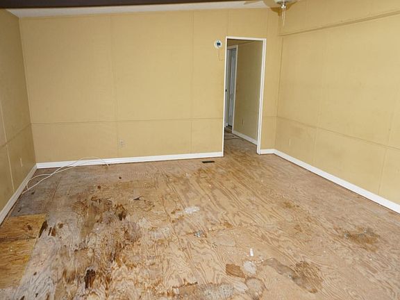 04) Living Room