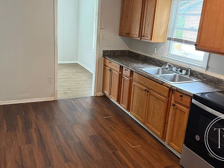 1514 Heron St — Photo 4