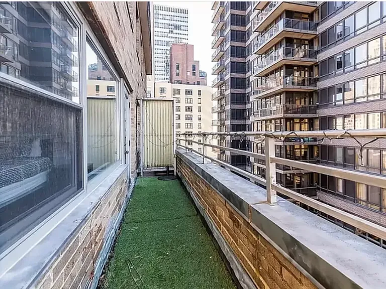 330 E 49th St #12A — Photo 11
