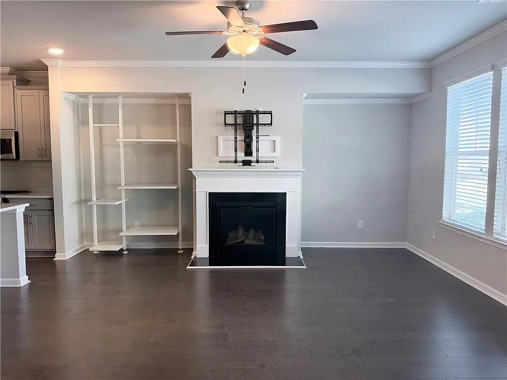 3 bed, 2.5 bath, 1965 sqft, $2,400 — Photo 3