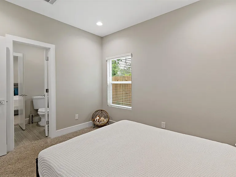238 Julia St #C — Photo 5