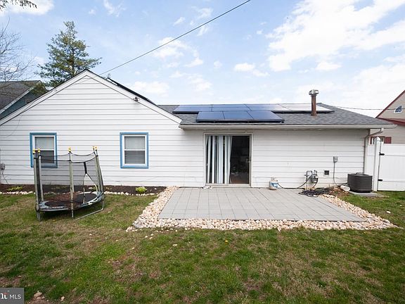 3rd image of 14 Mayfair Cir