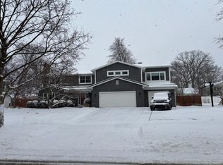 2561 Oakwood Dr SE, East Grand Rapids, MI 49506