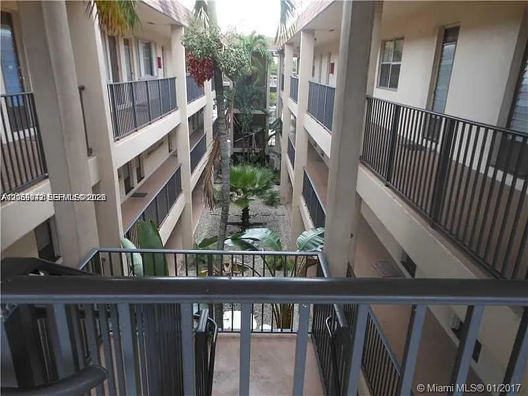 348 S Federal Hwy #24 — Photo 9