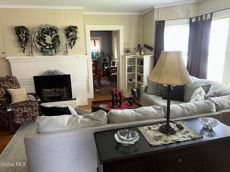 4th image of 114 1st Avenue